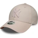 gorra-curva-rosa-ajustable-con-logo-rosa-para-mujer-9forty-metallic-logo-de-new-york-yankees-mlb-de-new-era