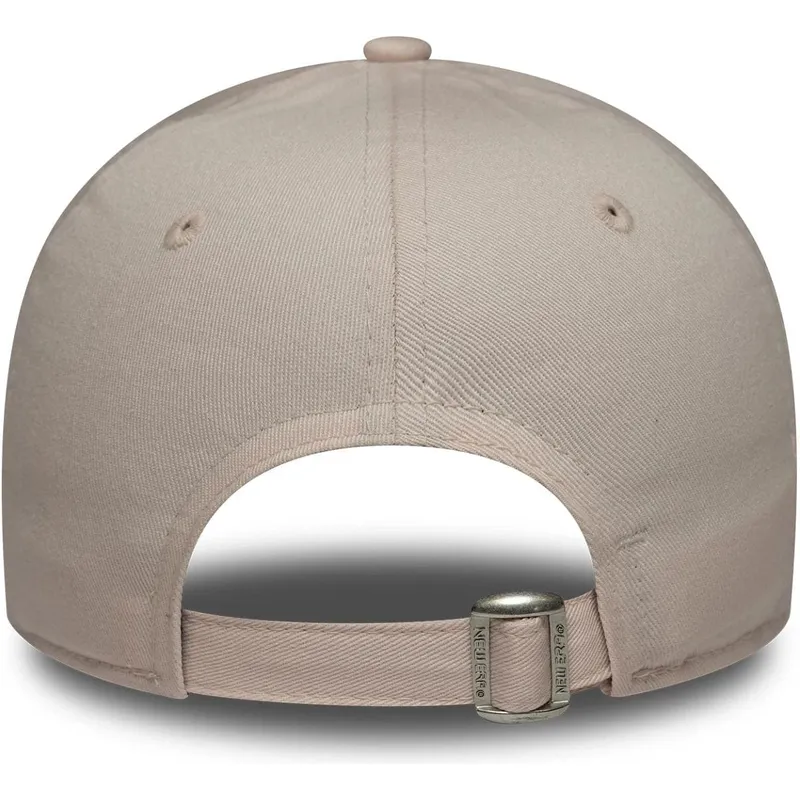 lyserod-justerbar-buet-kasket-med-lyserodt-logo-til-kvinder-9forty-metallic-logo-fra-new-york-yankees-mlb-fra-new-era