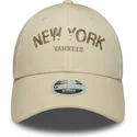 petten-gebogen-beige-verstelbare-band-9forty-sequin-wordmark-van-new-york-yankees-mlb-van-new-era
