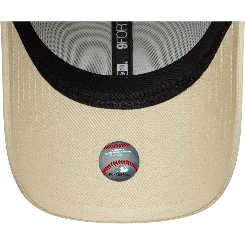 petten-gebogen-beige-verstelbare-band-9forty-sequin-wordmark-van-new-york-yankees-mlb-van-new-era petten-gebogen-beige-verstelbare-band-9forty-sequin-wordmark-van-new-york-yankees-mlb-van-new-era