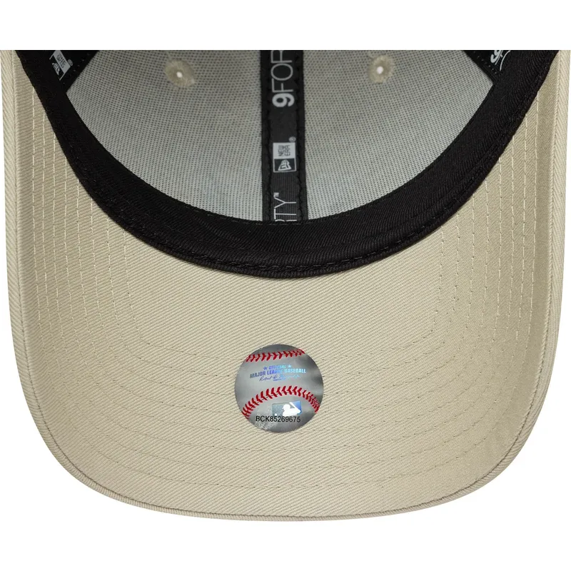 beige-verstellbare-curved-cap-fur-damen-9forty-floral-icon-der-new-york-yankees-mlb-von-new-era