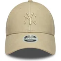 cappellino-curvo-beige-regolabile-con-logo-beige-da-donna-9forty-pu-dei-new-york-yankees-mlb-di-new-era