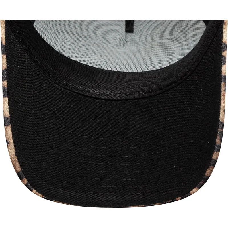 petten-gebogen-luipaard-snapback-9forty-a-frame-m-crown-van-new-era