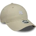 beige-gebogene-verstellbare-damenkappe-9twenty-washed-mini-der-new-york-yankees-mlb-von-new-era