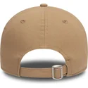 gorra-curva-marron-claro-ajustable-9twenty-league-essential-de-new-york-yankees-mlb-de-new-era