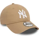 jasnobrazowa-regulowana-czapka-z-zakrzywionym-daszkiem-9twenty-league-essential-new-york-yankees-mlb-new-era