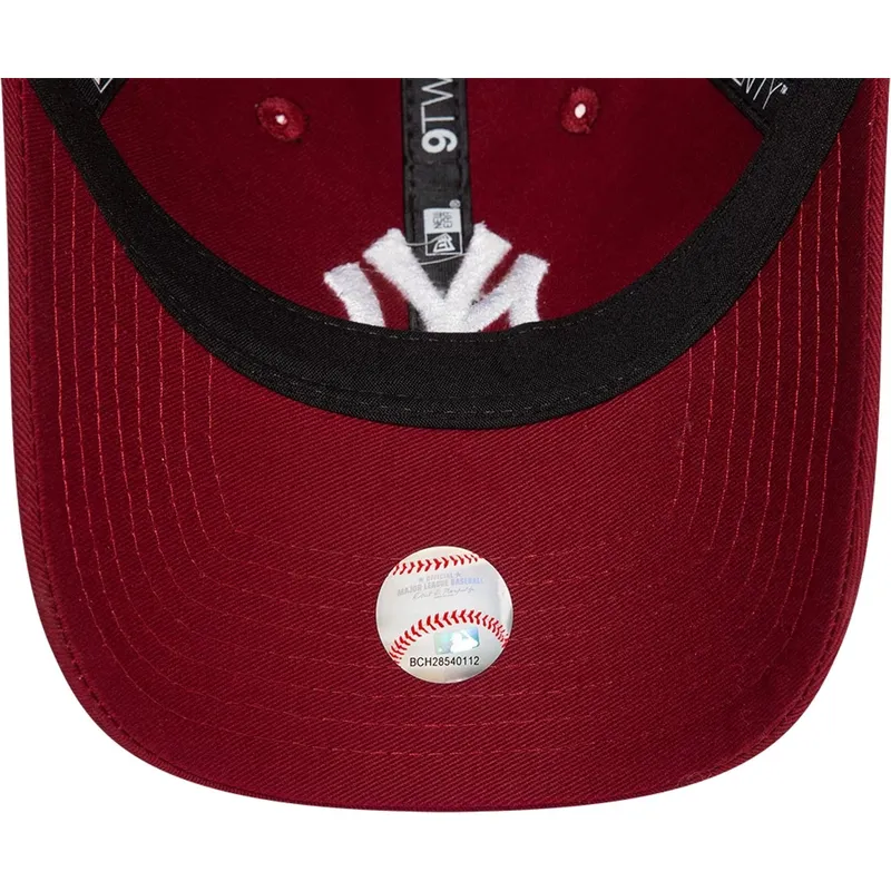 petten-gebogen-rood-verstelbaar-9twenty-league-essential-van-new-york-yankees-mlb-van-new-era petten-gebogen-rood-verstelbaar-9twenty-league-essential-van-new-york-yankees-mlb-van-new-era