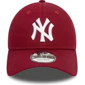 ciemnoczerwona-regulowana-czapka-z-daszkiem-9twenty-league-essential-new-york-yankees-mlb-new-era