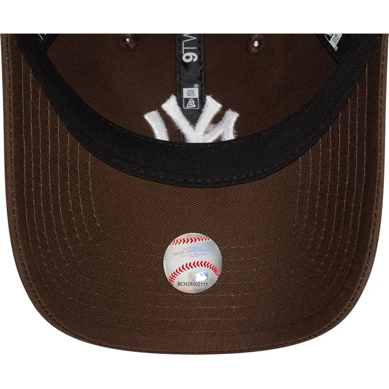 brun-bojd-justerbar-keps-9twenty-league-essential-fran-new-york-yankees-mlb-av-new-era
