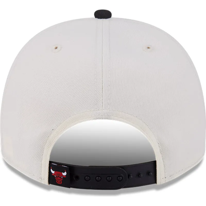 cappellino-curvo-beige-e-nero-snapback-9fifty-a-frame-classic-di-chicago-bulls-nba-di-new-era