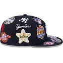 cappello-piatto-blu-marino-regolabile-59fifty-all-over-logos-dei-new-york-yankees-mlb-di-new-era