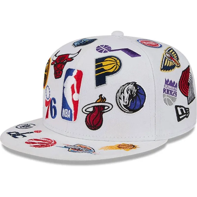 cappello-piatto-bianco-chiuso-59fifty-all-over-di-nba-di-new-era