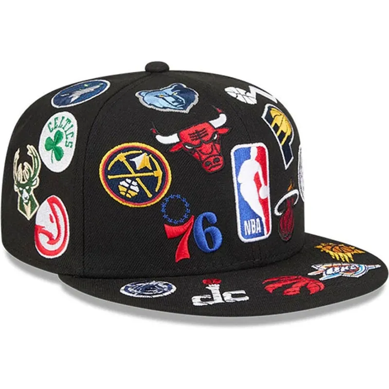 cappello-piatto-nero-aderente-59fifty-all-over-di-nba-di-new-era