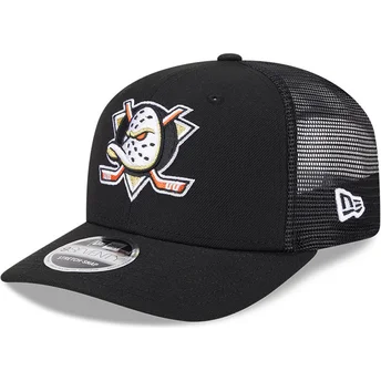Gorra trucker negra 9SEVENTY Stretch Snap Evergreen de Anaheim Ducks NHL de New Era