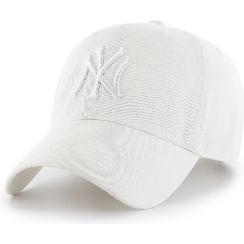 biala-zakrzywiona-czapka-z-bialym-logo-regulowana-clean-up-new-york-yankees-mlb-od-47-brand