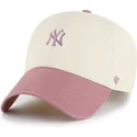 casquette-courbee-beige-et-rose-ajustable-clean-up-base-runner-two-tone-new-york-yankees-mlb-47-brand
