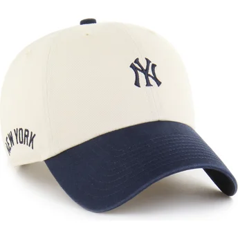 Beige und marineblaue verstellbare gebogene Kappe Clean Up Base Runner Sure Shot Two Tone der New York Yankees MLB von 47 Brand