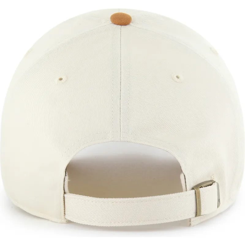 buet-beige-og-brun-justerbar-kasket-clean-up-mini-script-suede-visor-fra-boston-red-sox-mlb-fra-47-brand