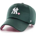 gorra-curva-verde-ajustable-clean-up-with-love-de-new-york-yankees-mlb-de-47-brand