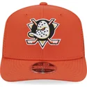 gorra-trucker-naranja-9seventy-stretch-snap-evergreen-de-anaheim-ducks-nhl-de-new-era