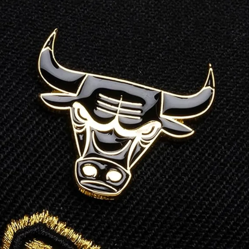 schwarze-gebogene-snapback-kappe-pinned-gold-pro-von-chicago-bulls-nba-von-mitchell-ness