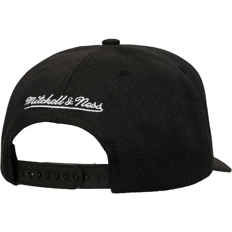 cappellino-curvo-nero-snapback-tilted-pro-di-chicago-bulls-nba-di-mitchell-ness