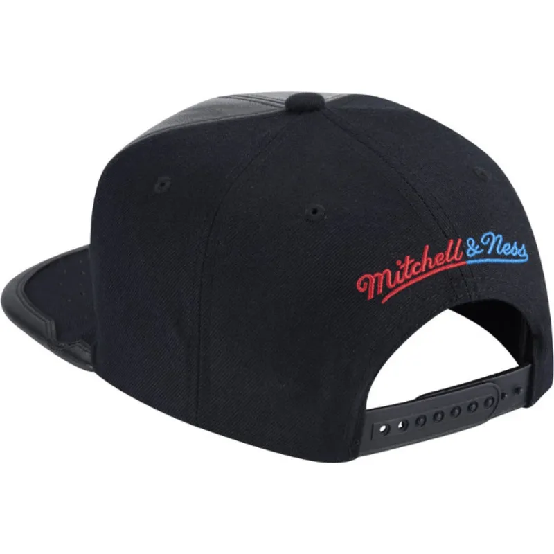 casquette-plate-noire-rouge-et-bleue-snapback-day-one-chicago-bulls-nba-mitchell-ness