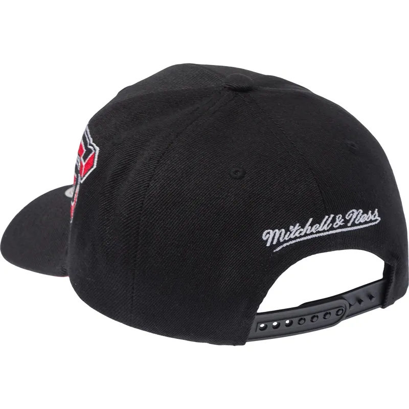 petten-gebogen-zwart-snapback-hyper-type-pro-van-chicago-bulls-nba-van-mitchell-ness