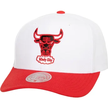 Gorra curva blanca y roja snapback Team 2 Tone 2.0 Pro de Chicago Bulls NBA de Mitchell & Ness