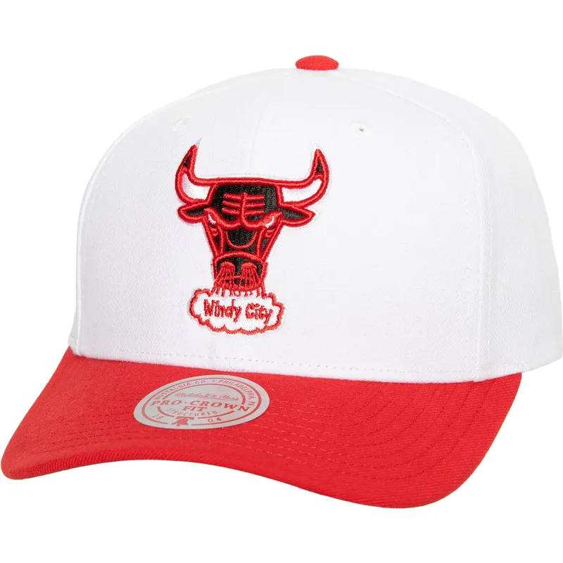 weisse-und-rote-gebogene-snapback-kappe-team-2-tone-20-pro-von-chicago-bulls-nba-von-mitchell-ness