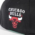 sort-flad-snapback-kasket-triple-play-fra-chicago-bulls-nba-af-mitchell-ness