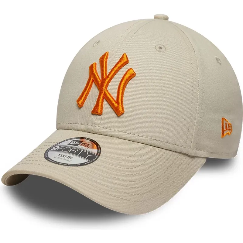 beige-gebogene-verstellbare-kappe-mit-orangefarbenem-logo-fur-kinder-9forty-league-essential-von-new-york-yankees-mlb-von-new-er