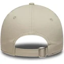 beige-gebogene-verstellbare-kappe-mit-orangefarbenem-logo-fur-kinder-9forty-league-essential-von-new-york-yankees-mlb-von-new-er