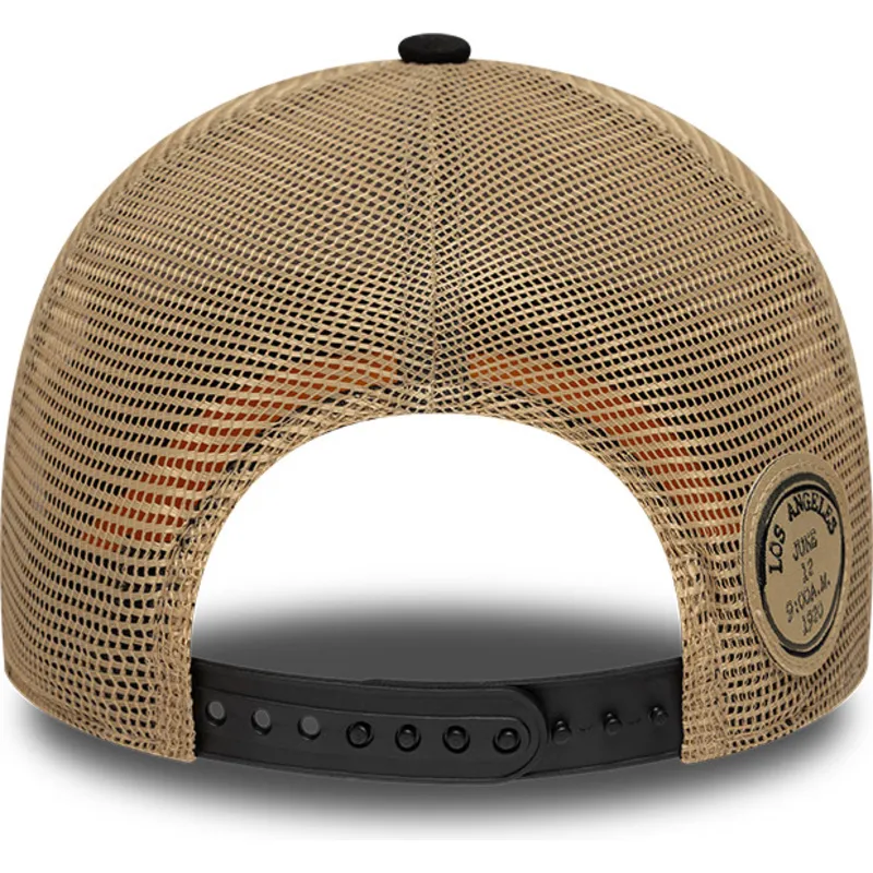 beige-trucker-keps-for-barn-a-frame-location-patch-california-fran-new-era