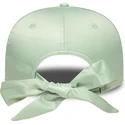 gorra-curva-verde-ajustable-para-mujer-9forty-bow-back-satin-de-los-angeles-dodgers-mlb-de-new-era