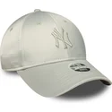 gorra-curva-verde-ajustable-para-mujer-9forty-bow-back-satin-de-new-york-yankees-mlb-de-new-era