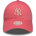 petten-gebogen-roze-verstelbare-band-9twenty-league-essential-midi-van-new-york-yankees-mlb-van-new-era