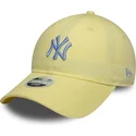 gorra-curva-amarilla-ajustable-para-mujer-9twenty-league-essential-midi-de-new-york-yankees-mlb-de-new-era