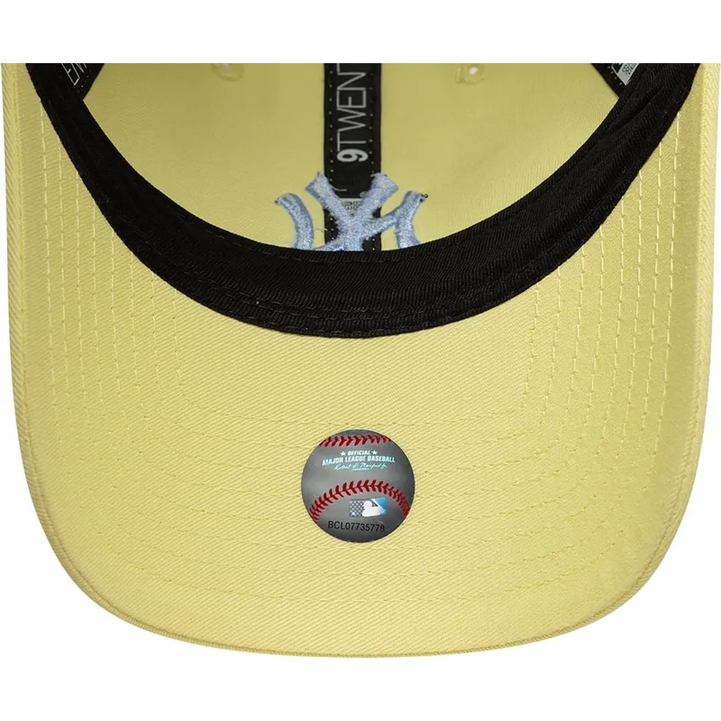 petten-gebogen-geel-verstelbaar-9twenty-league-essential-midi-van-new-york-yankees-mlb-van-new-era