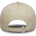 petten-gebogen-beige-verstelbare-band-9twenty-van-new-era