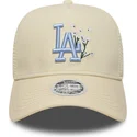 beige-trucker-keps-med-bla-logotyp-for-dam-9forty-a-frame-floral-los-angeles-dodgers-mlb-fran-new-era