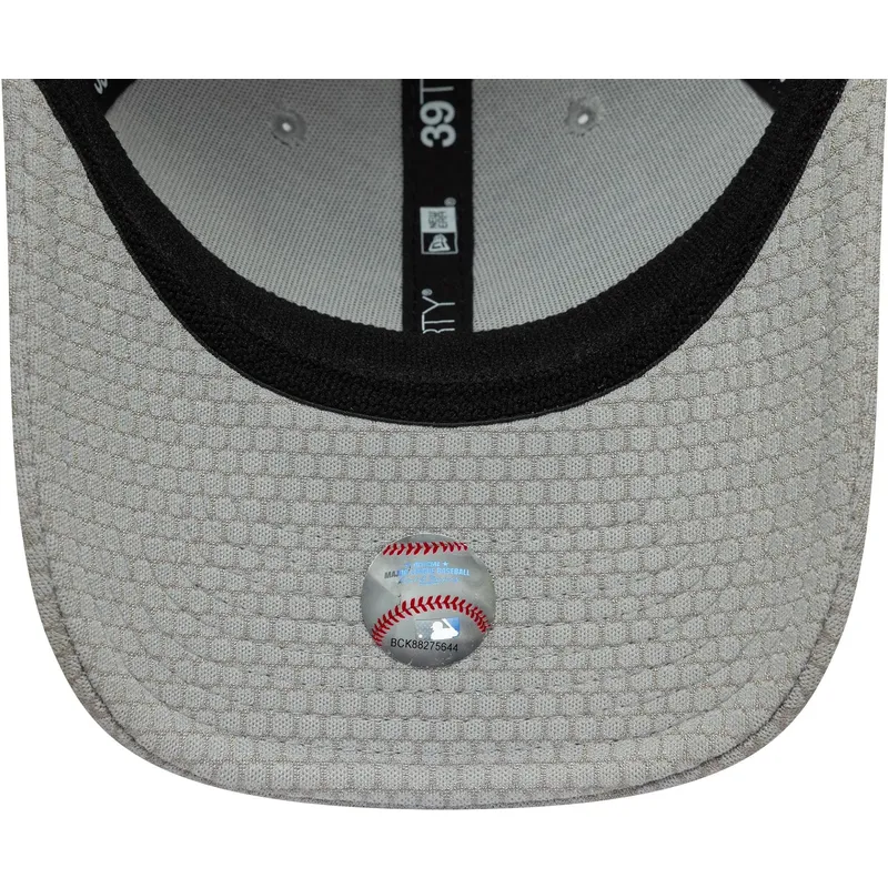 graue-gebogene-verstellbare-kappe-39thirty-stretch-mesh-der-new-york-yankees-mlb-von-new-era