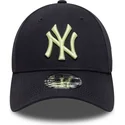 marineblaue-verstellbare-curved-cap-mit-gelbem-logo-9forty-league-essential-der-new-york-yankees-mlb-von-new-era
