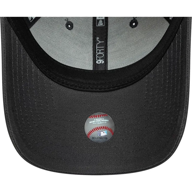 svart-justerbar-kurvad-keps-med-svart-logotyp-9forty-team-outline-fran-detroit-tigers-mlb-av-new-era