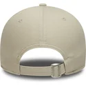 beige-verstellbare-curved-cap-mit-beigem-logo-9forty-team-outline-der-los-angeles-lakers-nba-von-new-era