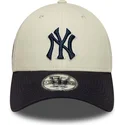 cappellino-curvo-beige-e-blu-navy-regolabile-con-logo-blu-navy-9forty-world-series-dei-new-york-yankees-mlb-di-new-era