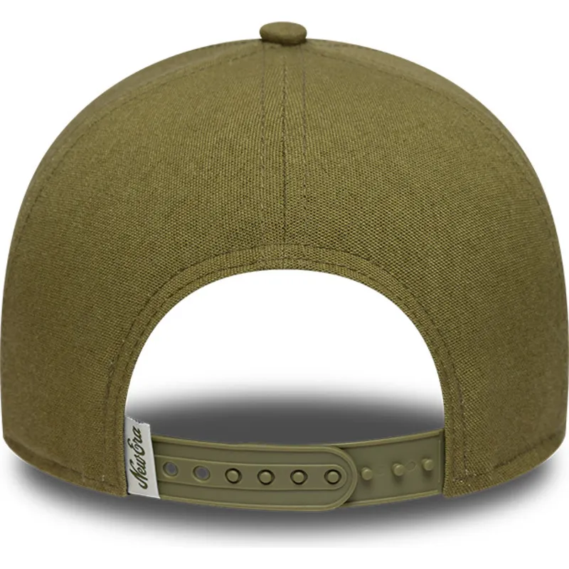 cappellino-curvo-verde-snapback-e-frame-patch-linen-di-new-era