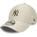 petten-gebogen-beige-verstelbare-band-9forty-homefield-midi-van-new-york-yankees-mlb-van-new-era
