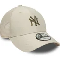beige-justerbar-trucker-keps-med-gront-logotyp-9forty-homefield-midi-fran-new-york-yankees-mlb-av-new-era