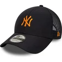 gorra-trucker-azul-marino-ajustable-con-logo-naranja-9forty-homefield-midi-de-new-york-yankees-mlb-de-new-era
